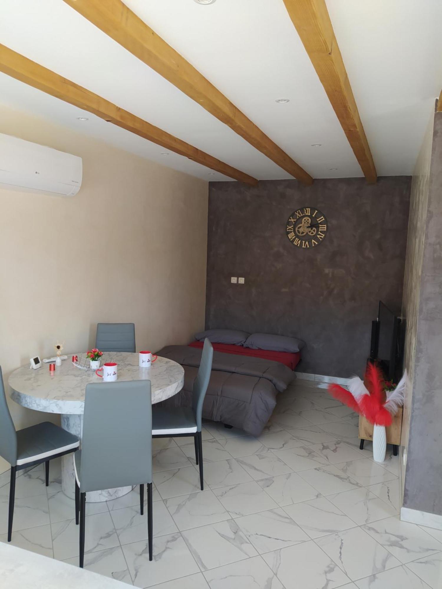 Studio Cosy Avec Terrasse Et Jacuzzi A Disposition De Mai A Aout Rians  Dış mekan fotoğraf