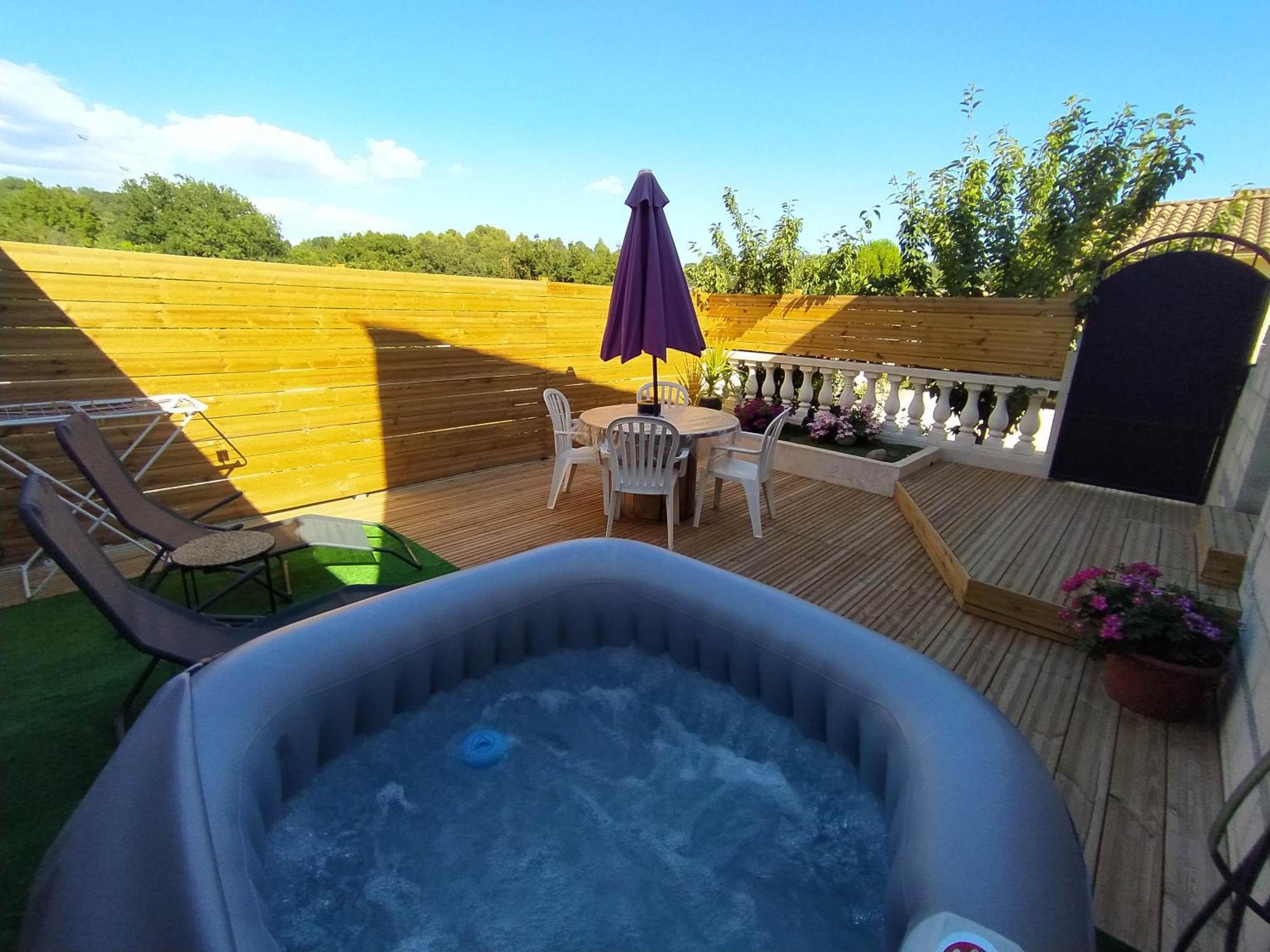 Studio Cosy Avec Terrasse Et Jacuzzi A Disposition De Mai A Aout Rians  Dış mekan fotoğraf